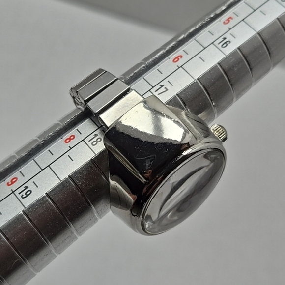 Ladies Carolyn Forsman Ring Watch Silver Tone White Dial Quartz New Battery - Picture 8 of 9